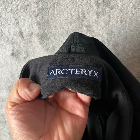 Arc’teryx Women’s Black Pants Size Medium Hiking Gorpcore - Picture 3 of 9